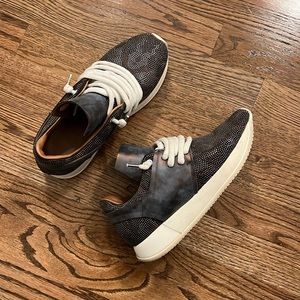 Esseutesse Beaded Non-Fringe Camo Sneakers